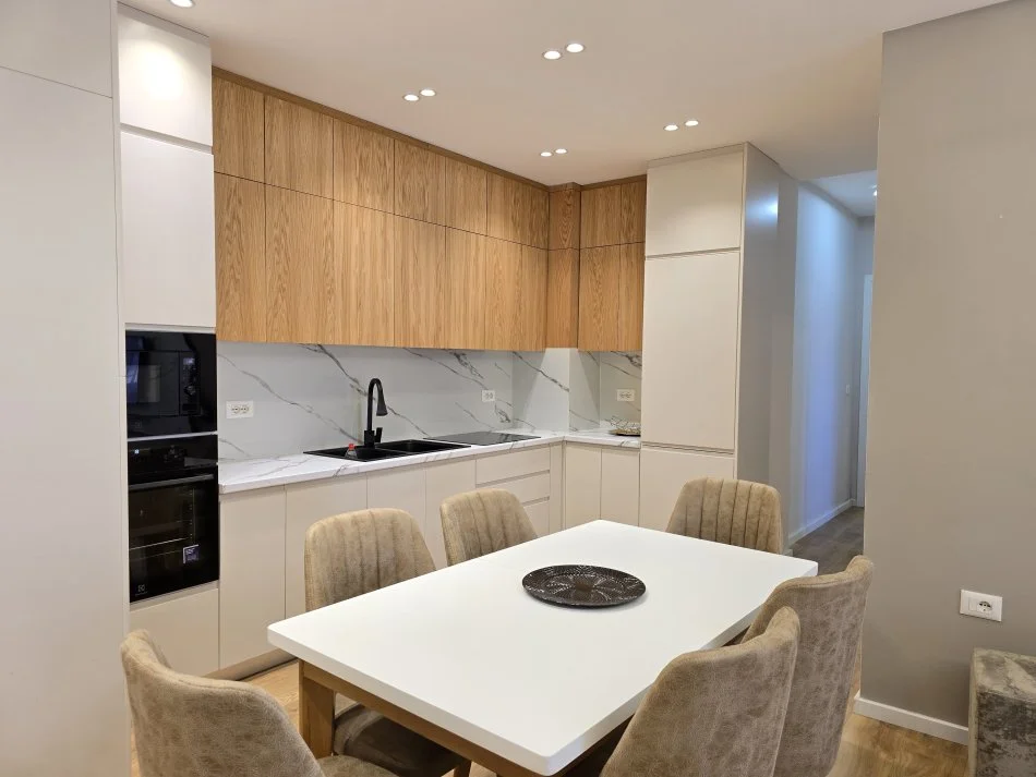 Tirane, jepet me qera apartament 2+1 , 90 m² 800 € (Rruga e kavajes)