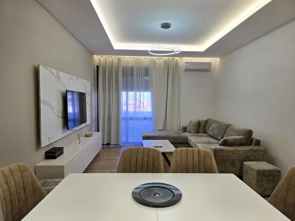 Tirane, jepet me qera apartament 2+1 , 90 m² 800 € (Rruga e kavajes)