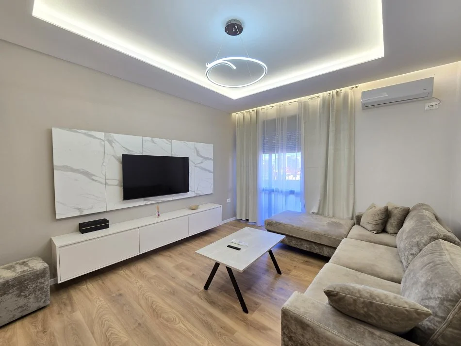 Tirane, jepet me qera apartament 2+1 , 90 m² 800 € (Rruga e kavajes)