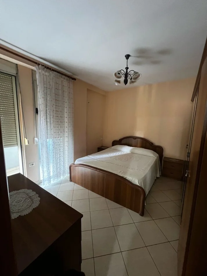 Tirane, jepet me qera 1+1+Ballkon Kati 2, 76 m² 500 € (Hoxhe Vokrri)