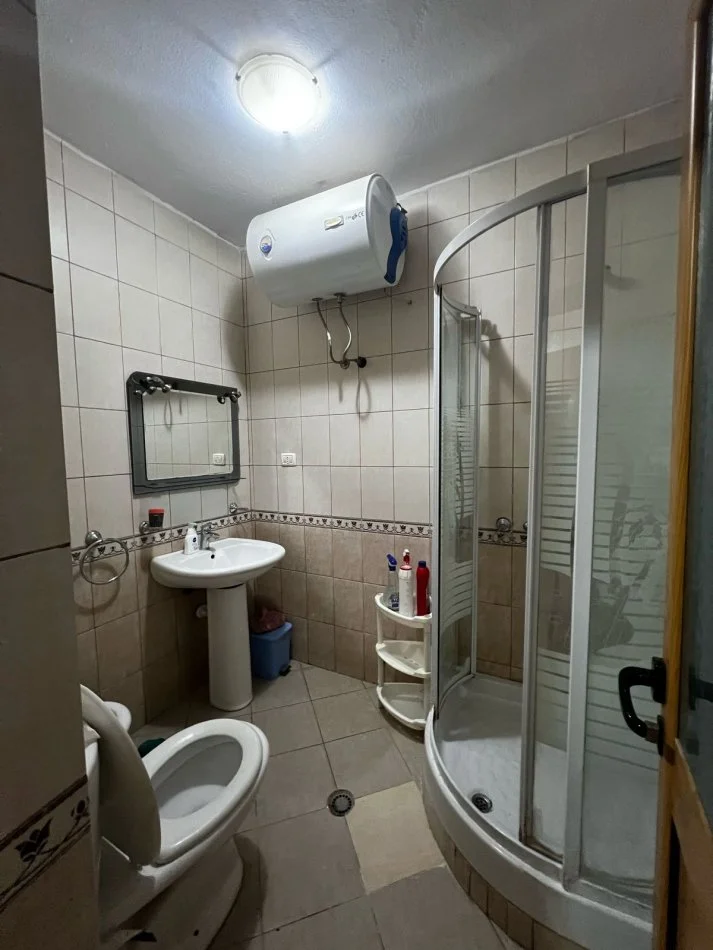 Tirane, jepet me qera 1+1+Ballkon Kati 2, 76 m² 500 € (Hoxhe Vokrri)