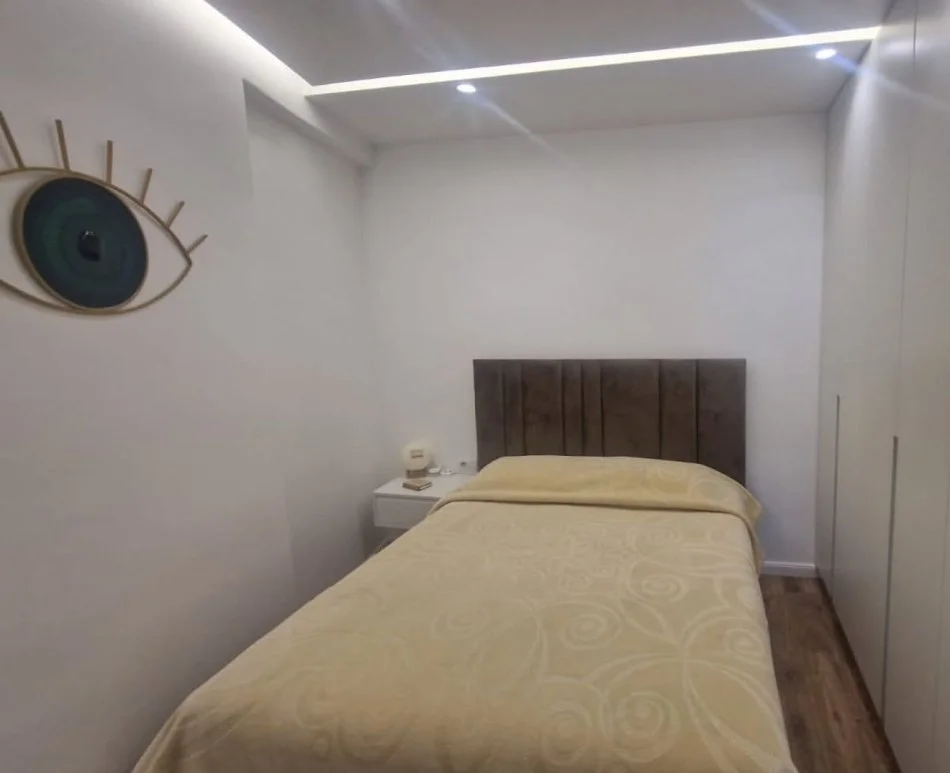 Tirane, shitet apartament 2+1+Ballkon Kati 5, 100 m² 279.999 € (Komuna e Parisit)