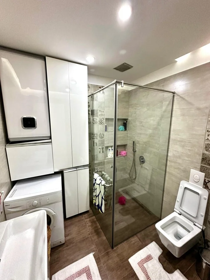 ✨ SHITET: 2+1+Ballkon ( 📍 Kop. Zoologjik - Rr. Eduard Mano) Totalisht i Arreduar & Investuar --  Kati 3, 107 m² (225.000 Euro)