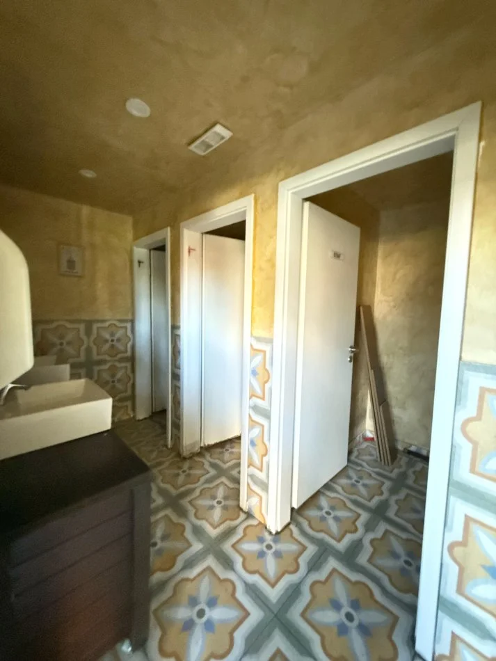 Tirane, jepet me qera bar-resorant Kati 0, 118 m² 1.999 € (Stadiumi Dinamo)