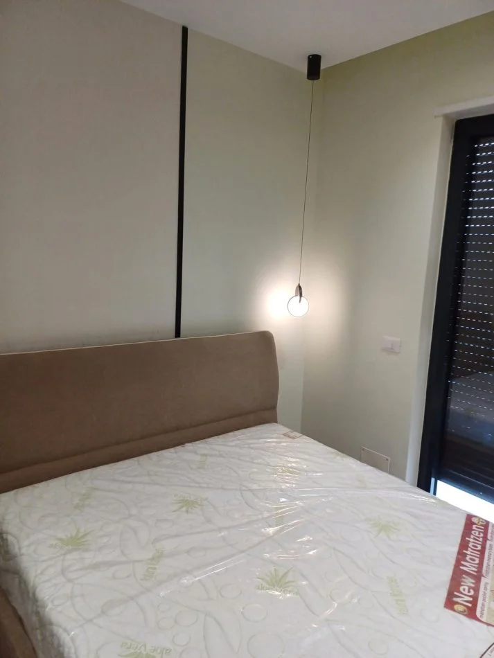 Tirane, jepet me qera apartament 1+1+Ballkon Kati 6, 55 m² 800 € 