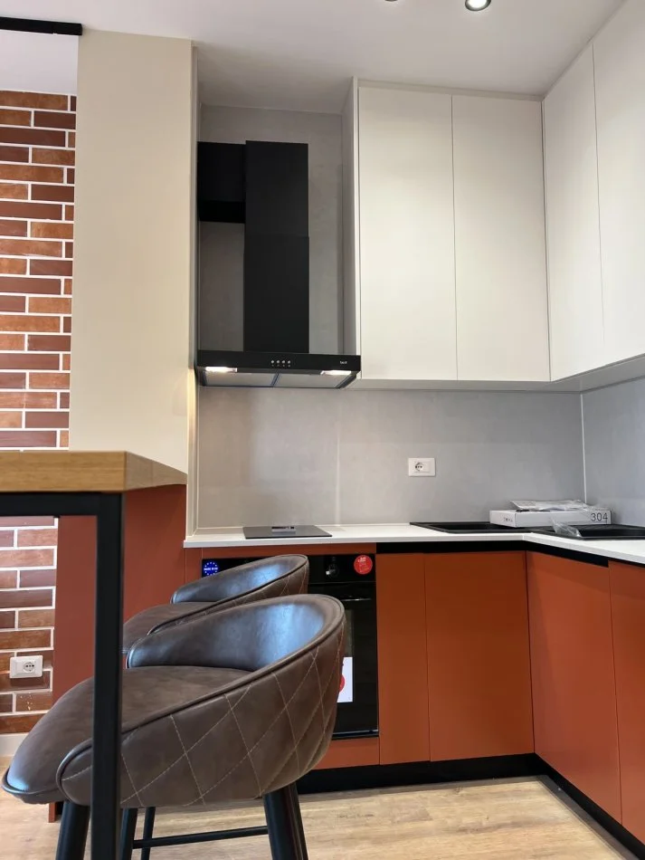 Tirane, jepet me qera apartament 1+1+Ballkon Kati 6,me ashensor 💶65.000 Leke/muaj, (Stacioni i Trenit, Rruga Karl Gega)