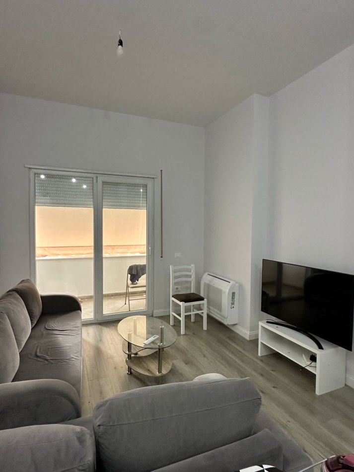 Tirane, jepet me qera apartament 2+1+Ballkon Kati 7, 90 m² 550 € (Kompleksi Golden Park (prane Amerikan 3))