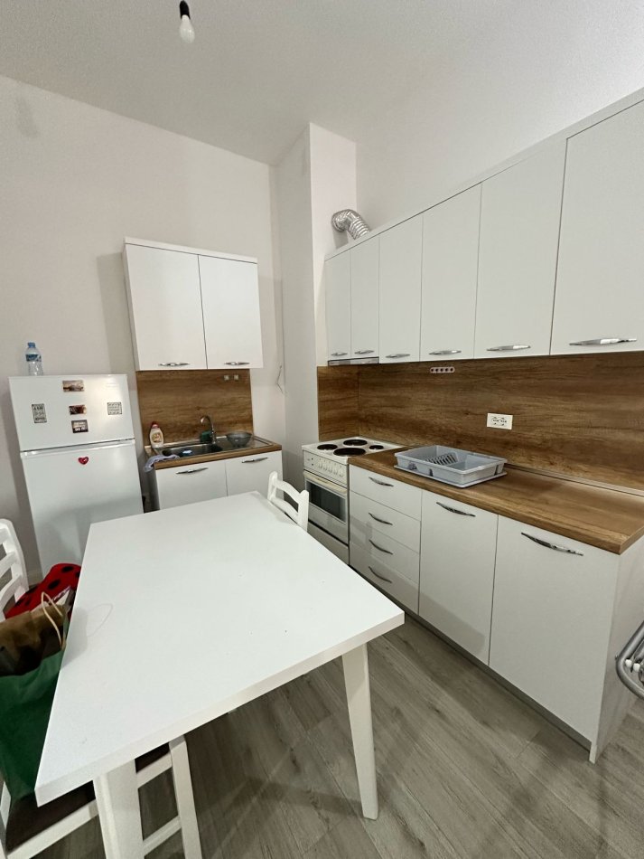 Tirane, jepet me qera apartament 2+1+Ballkon Kati 7, 90 m² 550 € (Kompleksi Golden Park (prane Amerikan 3))