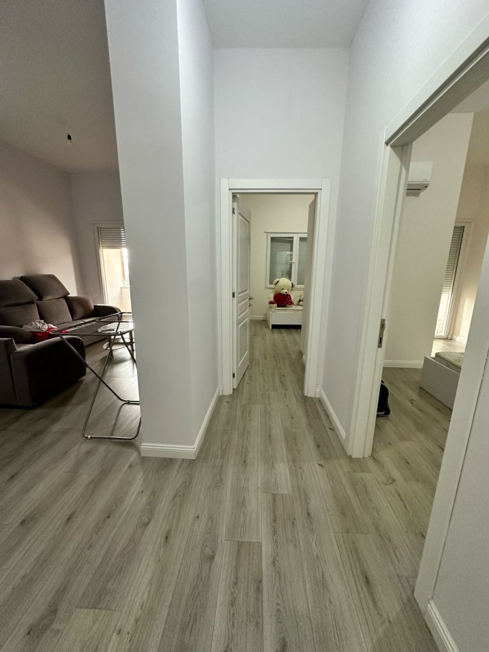 Tirane, jepet me qera apartament 2+1+Ballkon Kati 7, 90 m² 550 € (Kompleksi Golden Park (prane Amerikan 3))