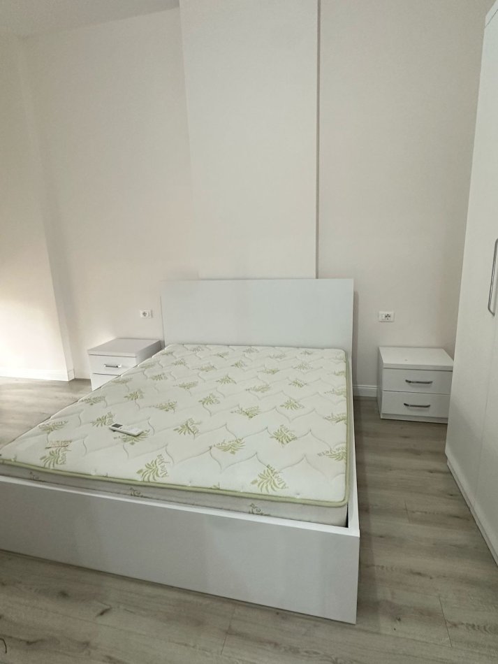 Tirane, jepet me qera apartament 2+1+Ballkon Kati 7, 90 m² 550 € (Kompleksi Golden Park (prane Amerikan 3))