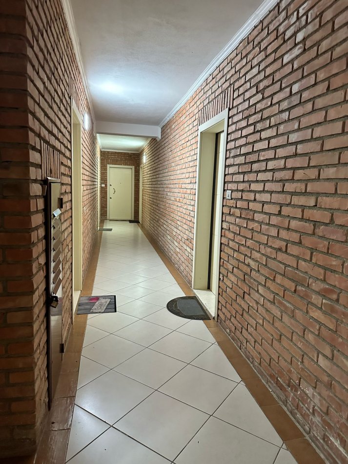 Tirane, jepet me qera apartament 2+1+Ballkon Kati 7, 90 m² 550 € (Kompleksi Golden Park (prane Amerikan 3))