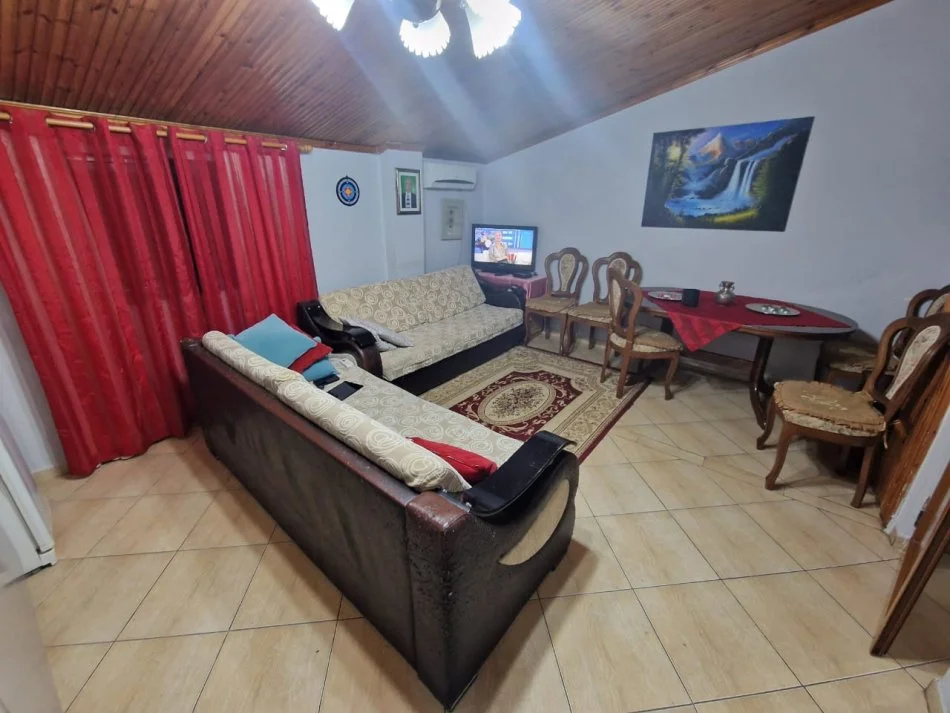 Tirane, shitet 3+1+Aneks+Ballkon , 300.000 € (ish blloku)