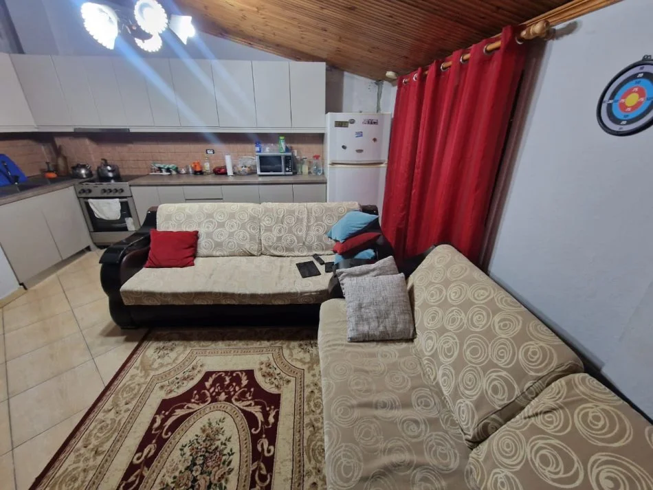 Tirane, shitet 3+1+Aneks+Ballkon , 300.000 € (ish blloku)