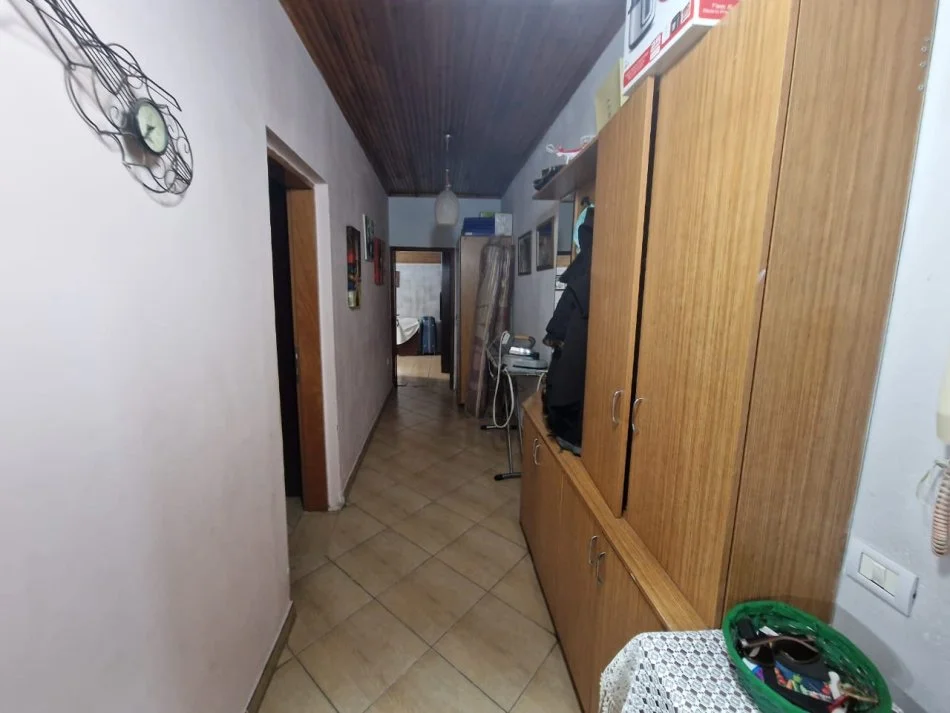 Tirane, shitet 3+1+Aneks+Ballkon , 300.000 € (ish blloku)