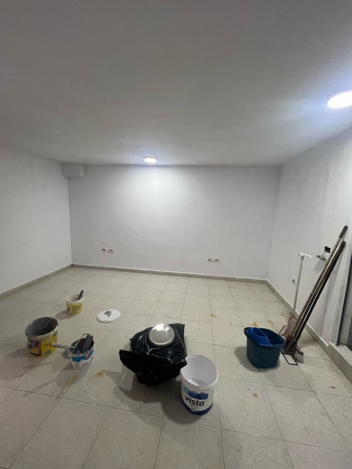 Tirane, shitet dyqan Kati -1, 25 m² 65.000 € (Blloku)