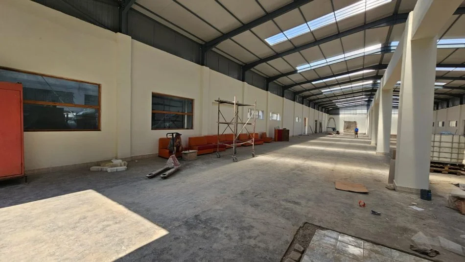 Tirane, jap me qera magazine Kati 0, 1.000 m² 4.000 € (Misto mame)