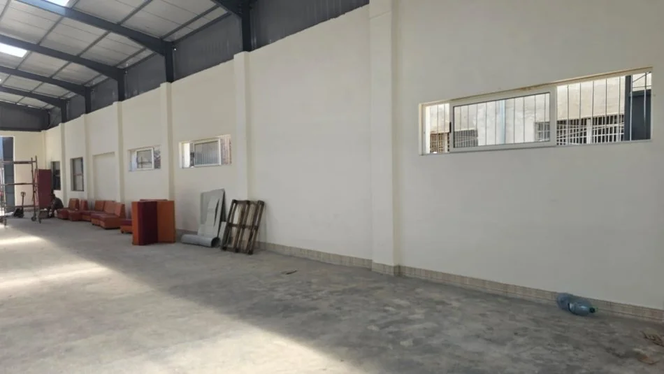 Tirane, jap me qera magazine Kati 0, 1.000 m² 4.000 € (Misto mame)