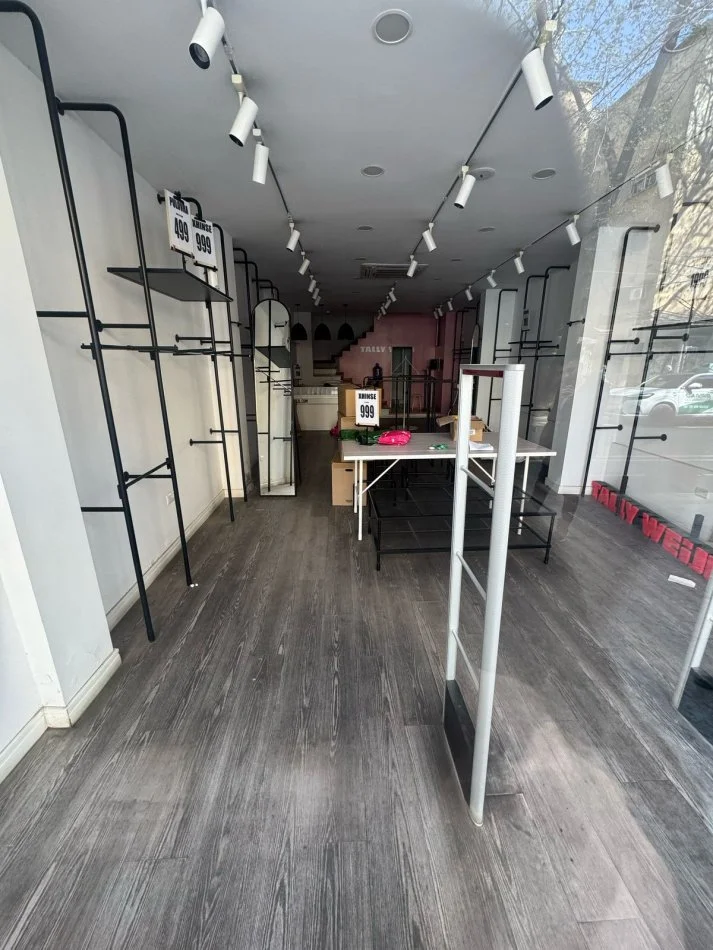 Tirane, jepet me qera dyqan Kati 0, 160 m² 5.500 € (Myslym Shyri)