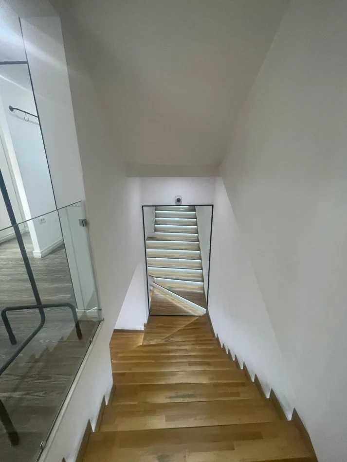 Tirane, jepet me qera dyqan Kati 0, 160 m² 5.500 € (Myslym Shyri)