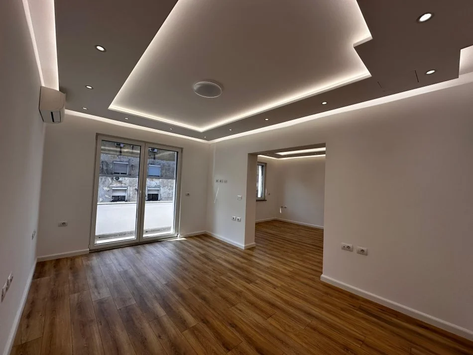 Tirane, jap me qera zyre Kati 3, 104 m² 1.100 € (Rruga Mine Peza)