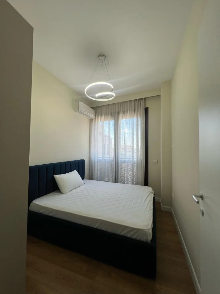 Tirane, jepet me qera apartament duplex 2+1 Kati 7, 125 m² (Qender)