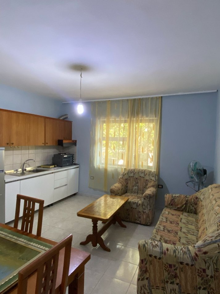 Tirane, jepet me qera shtepi 1+1 Kati 1, 350 € (JEPET ME QERA SUPER SHTEPIA 1+1 TEK SIRI KODRA TEK NENSTACIONI ELEKTRIK)