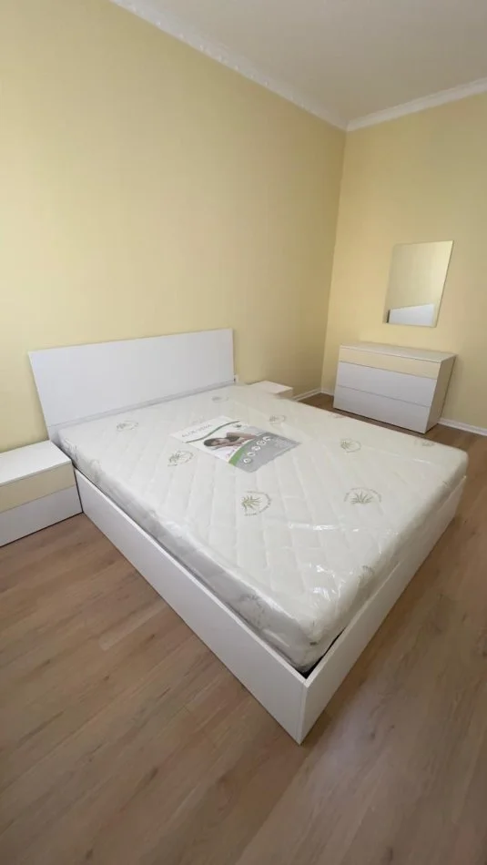 Tirane, jepet me qera apartament 2+1 Kati 4, 100 m² 550 € 