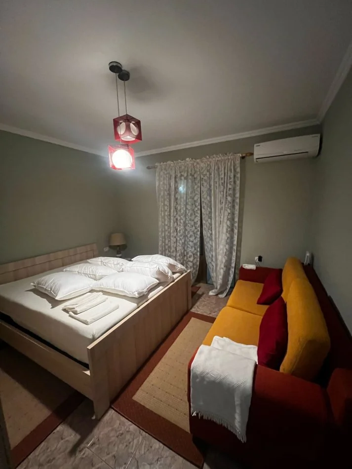 Tirane, jepet me qera apartament 2+1+Ballkon Kati 3, 120 m² 750 € (Rruga Bardhok Biba , Qender)