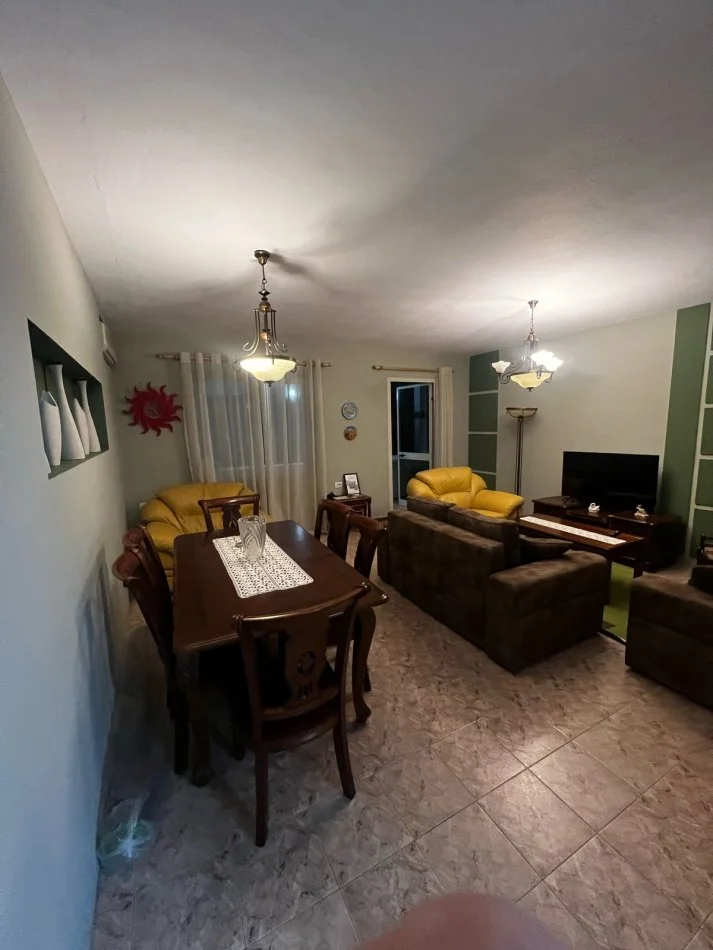 Tirane, jepet me qera apartament 2+1+Ballkon Kati 3, 120 m² 750 € (Rruga Bardhok Biba , Qender)