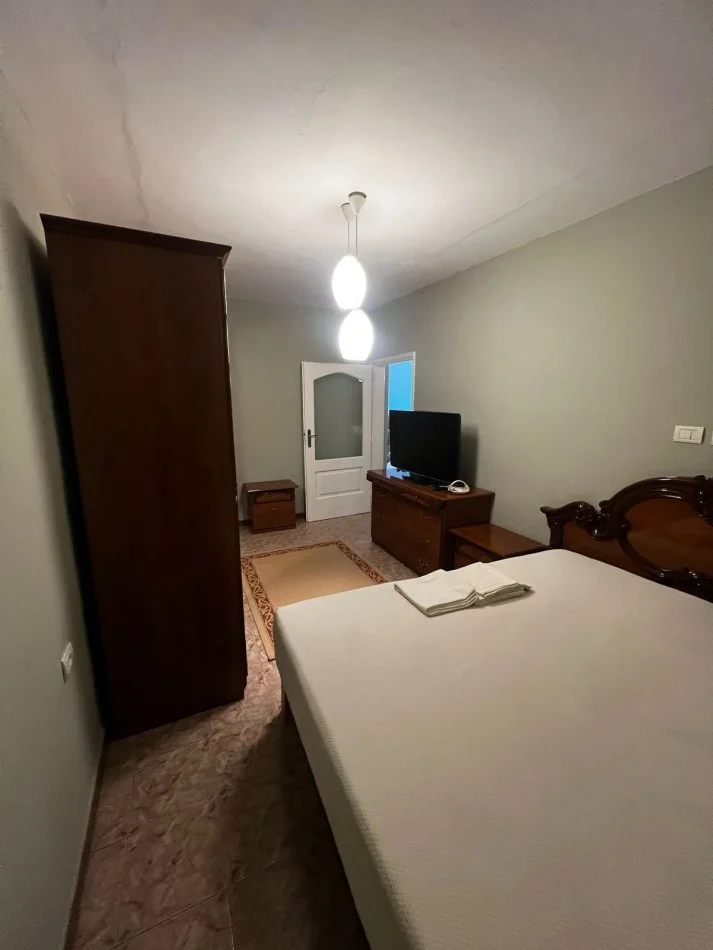 Tirane, jepet me qera apartament 2+1+Ballkon Kati 3, 120 m² 750 € (Rruga Bardhok Biba , Qender)