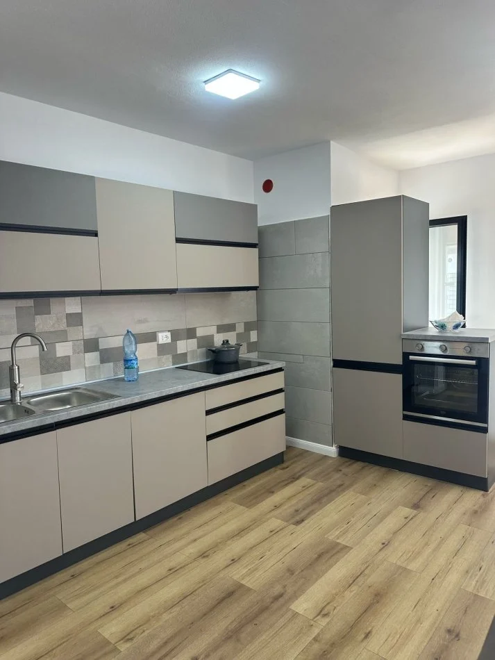 !DHENE! Durres, jepet me qera apartament+verande | Penthouse 1+1+Ballkon Kati 2, 70 m² 350 € (Vila e Zogut, Durrës)