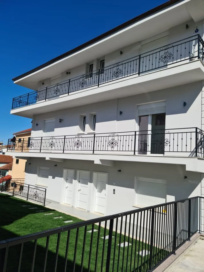 Tirane, shitet Vile , 405 m² 730.000 € (shkoze)