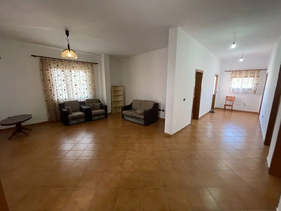 Tirane, jepet me qera 2+1+Aneks+Ballkon Kati 2, 140 m² 350 € (Varri i Bamit)