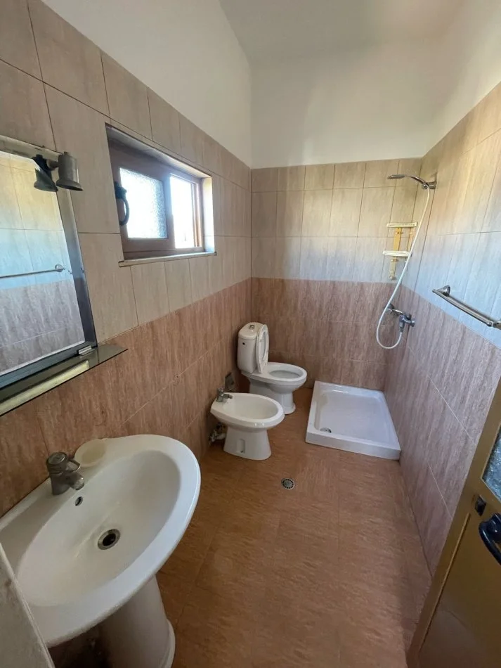 Tirane, jepet me qera 2+1+Aneks+Ballkon Kati 2, 140 m² 350 € (Varri i Bamit)