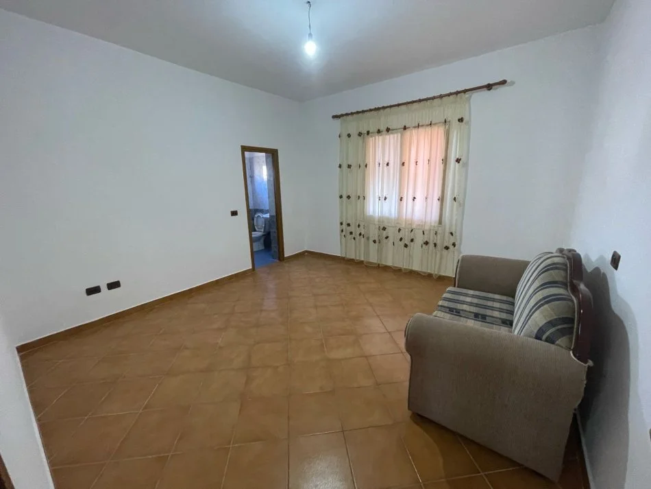 Tirane, jepet me qera 2+1+Aneks+Ballkon Kati 2, 140 m² 350 € (Varri i Bamit)