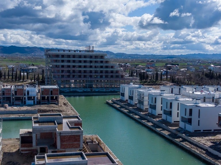 SHITET: Apartament 1+1 📍 (Gjiri i Lalezit - Komplk. Turquoise Marina) + 1 Post Parkimi me Cmim Extra -- 70 m² (161.000€)) 💥