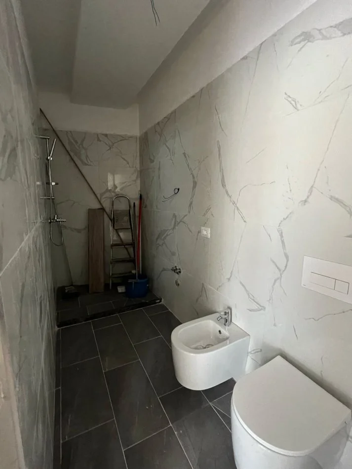 Tirane, shitet apartament 1+1 Kati 7, 56 m² 85.000 € (rruga tom plezha)