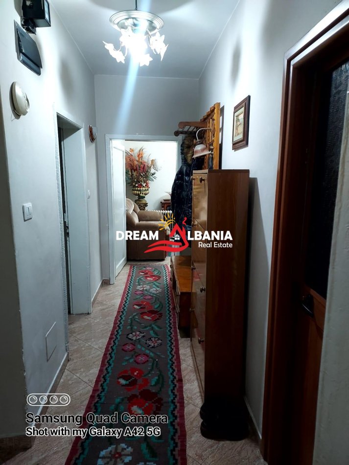 Tirane, jepet me qera apartament 2+1+Ballkon Kati 3, 80 m² 450 € (Prane Ish Restorant Durresit - ID 4229425)