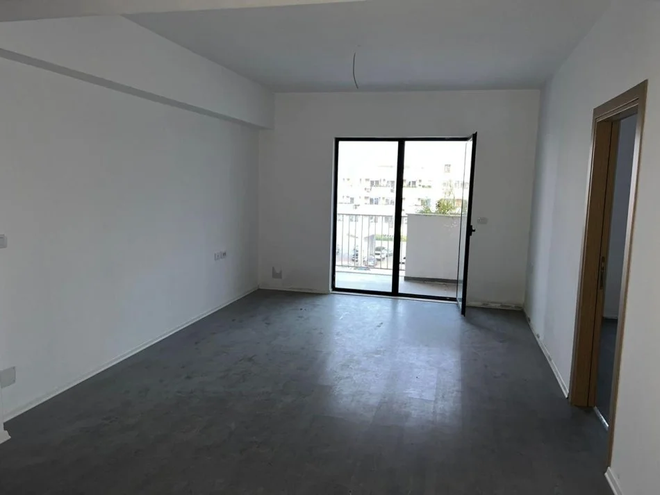 Tirane, jepet me qera apartament 1+1+Ballkon Kati 4, 60 m² 350 € 