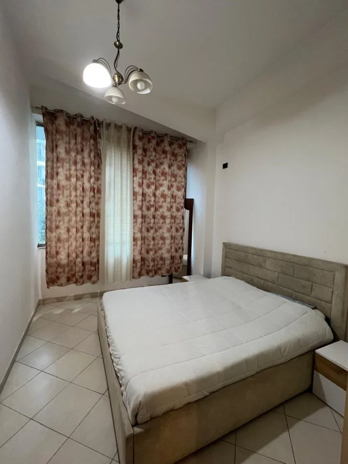 Tirane, jepet me qera 1+1 Kati 2, 60 m² 320 € (rruga tom plezha)
