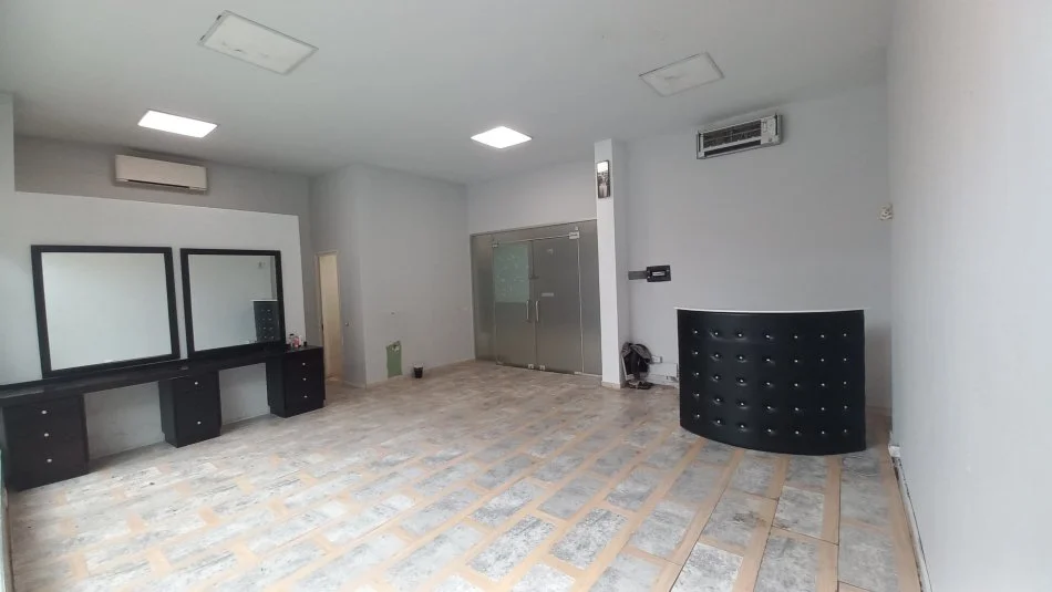 Tirane, jepet me qera zyre Kati 1, 50 m² 599 € (Rr e Kavajes)
