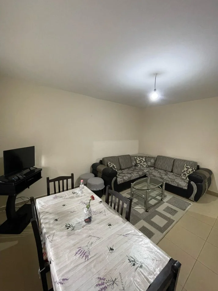 Vlore, jepet me qera apartament 1+1+Ballkon Kati 2, 75 m² 270 € (Cole)