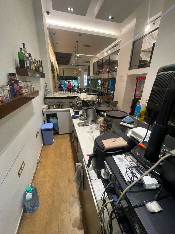 Tirane, jepet me qera bar-resorant Kati 0, 1.200 m² 1.200 € (Sheshi Willson)