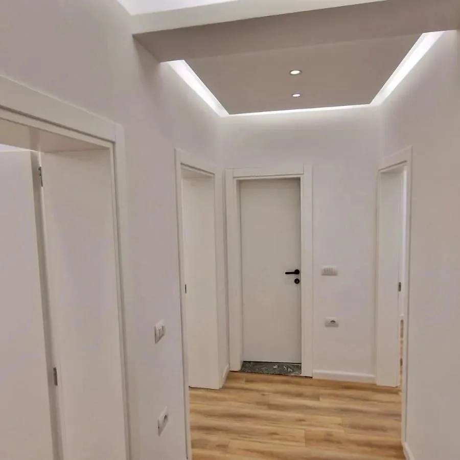 Tirane, jepet me qera apartament 2+1 Kati 3, 120 m² 900 € (mine peza)