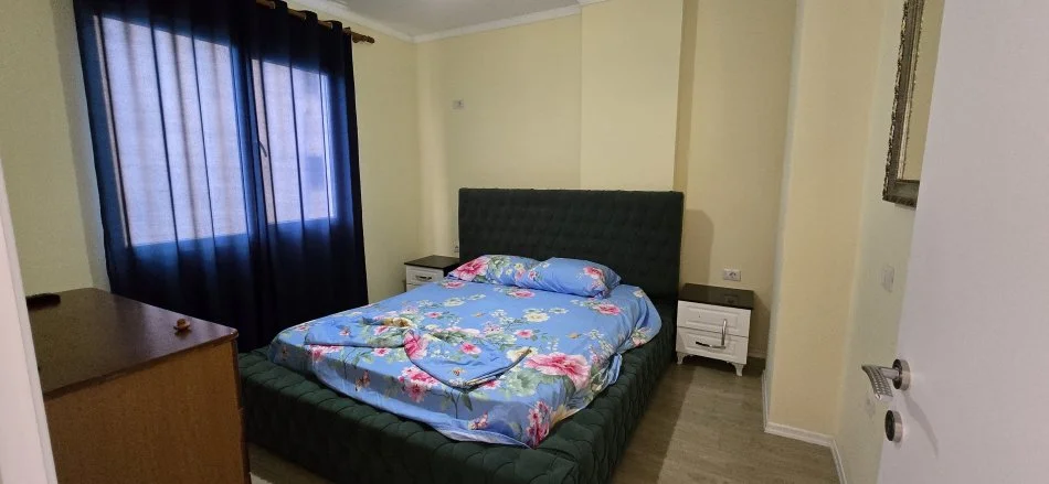 Ofrohet me qira apartament (1+1) Sauk i Vjeter