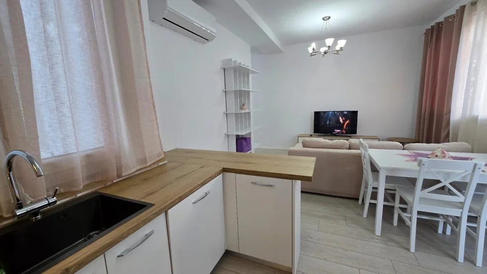 Tirane, jepet me qera apartament 2+1+Ballkon Kati 4, 76 m² 550 € (Unaza e Re)