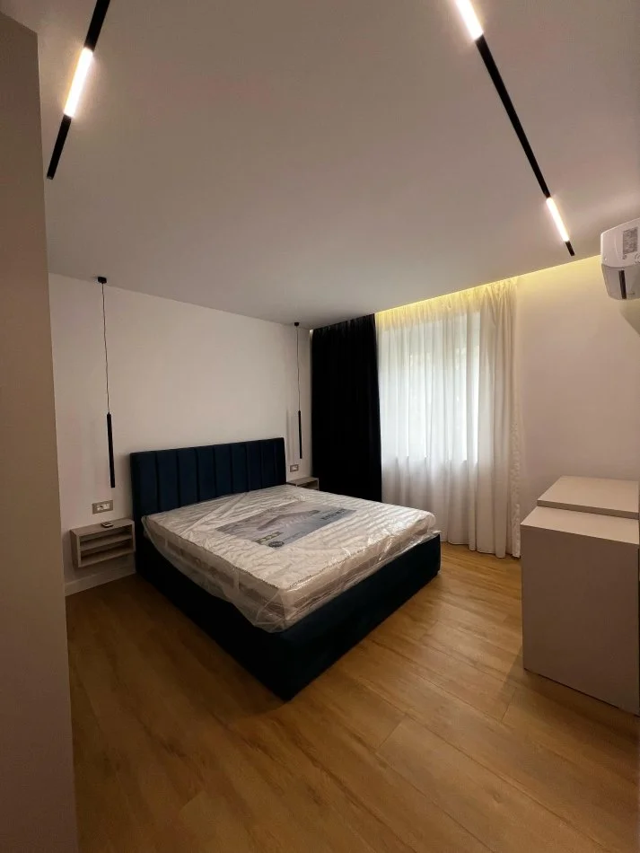 Tirane, jepet me qera apartament 1+1+Ballkon Kati 2, 45 m² 500 € (Petro Marko)