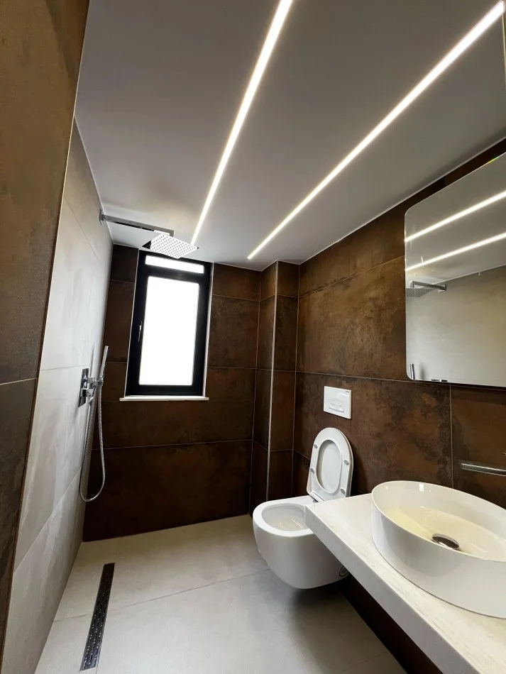 Tirane, jepet me qera apartament 1+1+Ballkon Kati 2, 45 m² 500 € (Petro Marko)