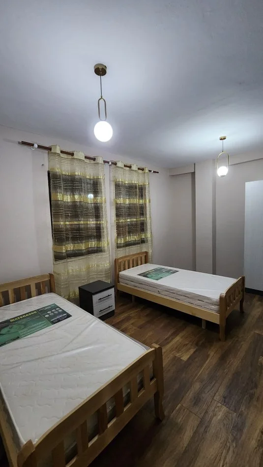 Tirane, jepet me qera apartament 1+1 Kati 4, 104 m² 650 € (myslym shyri)