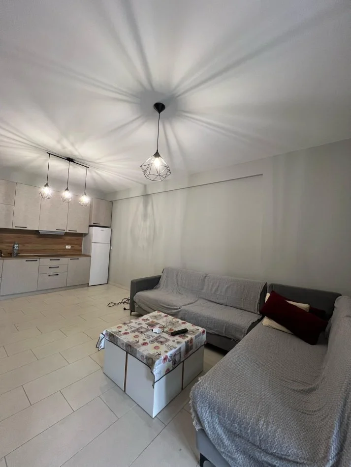 Tirane, jepet me qera apartament 2+1+Ballkon Kati 7, 90 m² 600 € (5 Maji)